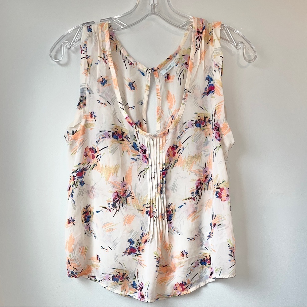 🏷️ 2/$20 Kimchi Blue Floral Sheer Tank